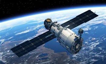   وكالة "روس كوسموس" الروسية تعلن عن تشغيل قمر صناعي جديد