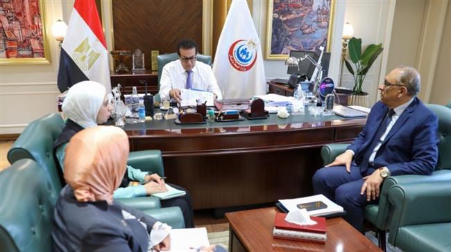 وزير الصحة يستعرض الاستراتيجية الوطنية للسكان ويثمن جهود الجهات المشاركة في تنفيذها