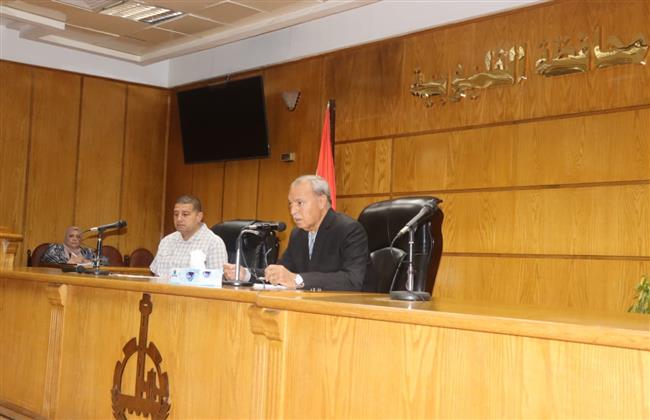 محافظ القليوبية يناقش عددًا من الملفات على رأسها ملف التعديات على الأراضي الزراعية