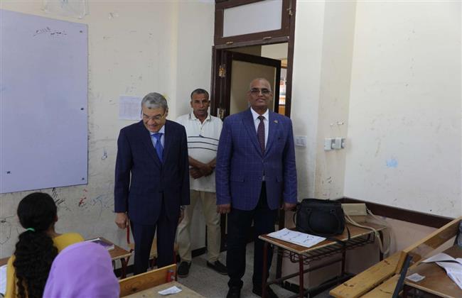 محافظ المنيا يتفقد سير امتحانات الثانوية العامة في مادة اللغة العربية