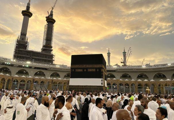 استشاري حساسية ومناعة يوضح أسباب الإصابة بنزلات البرد بعد أداء فريضة الحج