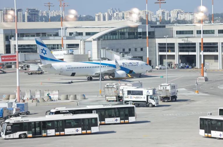 صحيفة: منذ بدء حرب غزة شركات طيران تقطع رحلاتها من وإلى إسرائيل