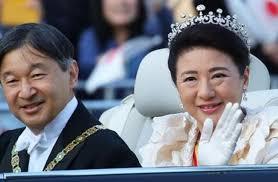   إمبراطور اليابان وزوجته يصلان بريطانيا فى زيارة رسمية