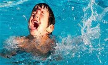 "الغرق الجاف" يهدد حياة الأطفال أثناء السباحة