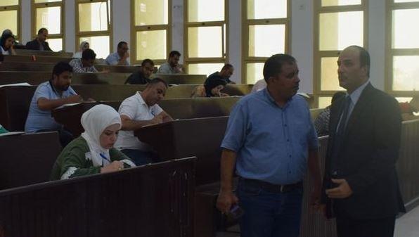 رئيس جامعة العريش : يتفقد أعمال امتحانات الدراسات العليا بالجامعة