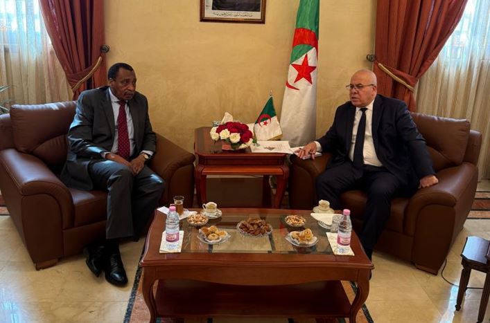وزير الفلاحة الجزائري يستقبل مدير عام المنظمة العربية للتنمية الزراعية لتعزيز التعاون