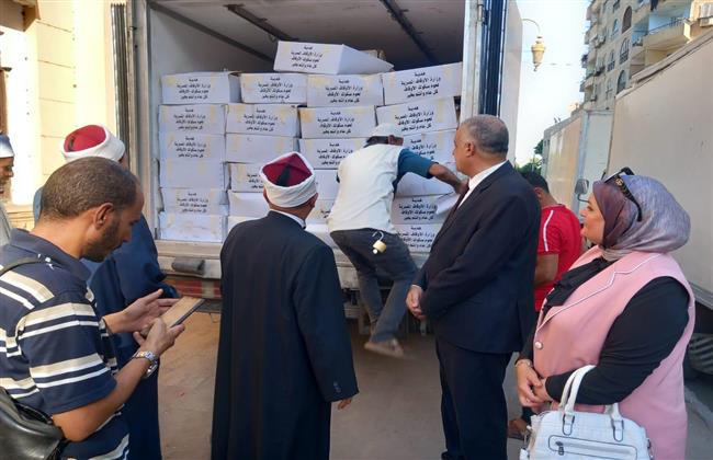 توزيع 2 طن من لحوم صكوك أضاحي "الأوقاف" على الأسر الأولى بالرعاية بـ المنيا
