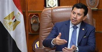 وزير الرياضة يشهد اختبارات المتقدمين للبرنامج الرئاسي لتأهيل الشباب للقيادة