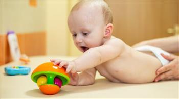   أنشطة لتطوير النمو الذهني والحركي لطفلك من عمر 6 شهور