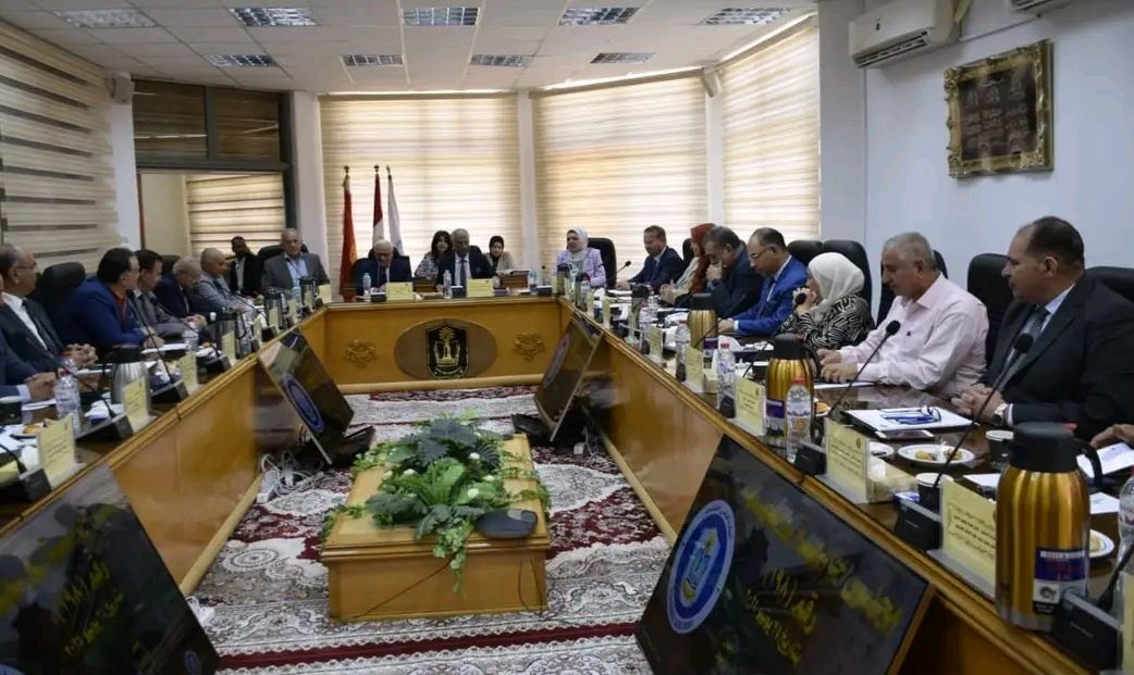 اجتماع مجلس أمناء جامعة بورسعيد بمشاركة "الغضبان"