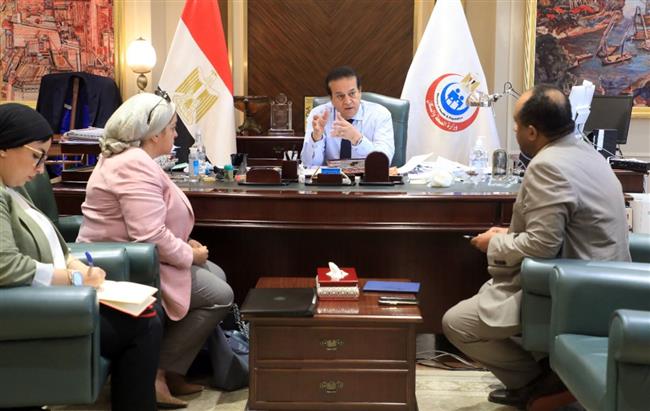 وزير الصحة يعقد اجتماعاً لمناقشة تطوير مستشفى جراحات اليوم الواحد بـ مرسى علم