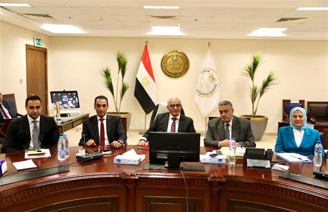 "حجازي" يتابع امتحان اللغة الثانية لـ الثانوية العامة من خلال غرفة العمليات المركزية