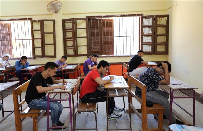 امتحانات الثانوية العامة .. طلاب: الفرنسي طويل والإيطالي حمل مفاجأة| فيديو
