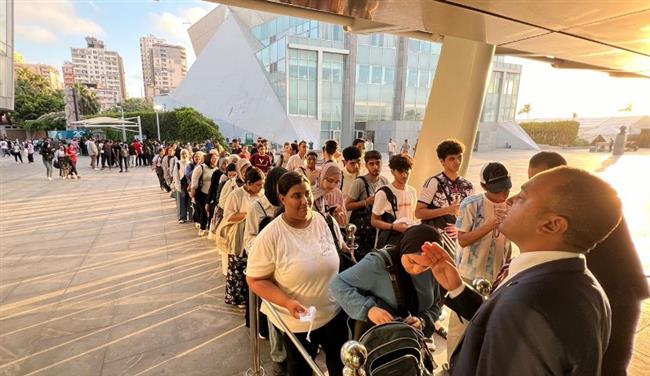 اقبال كثيف من طلبة الثانوية العامة داخل مكتبة الإسكندرية في وقت تخفيف الأحمال |صور