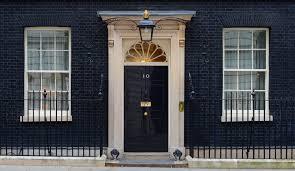  القبض على 4 أفراد حاولوا اقتحام منزل رئيس وزراء بريطانيا