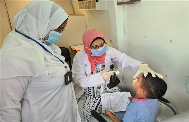 الكشف على 1092 مريضًا فى قافلة طبية إلى وحدة الإيمان بالبحيرة
