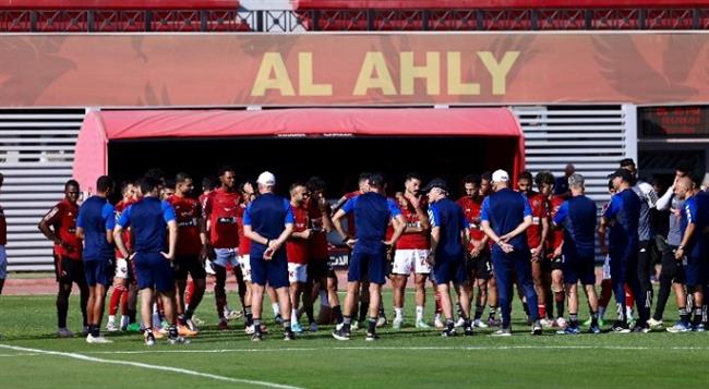 الدوري المصري .. الأهلي يواصل تدريباته وعمر كمال يستكمل البرنامج التأهيلي