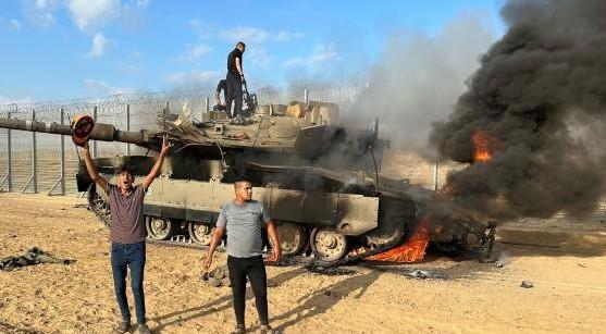 فصائل فلسطينية: استهدفنا دبابة "ميركافا" بحي تل السلطان جنوبي قطاع غزة