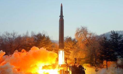 كوريا الشمالية تعلن نجاحها في إطلاق صاروخ متعدد الرؤوس