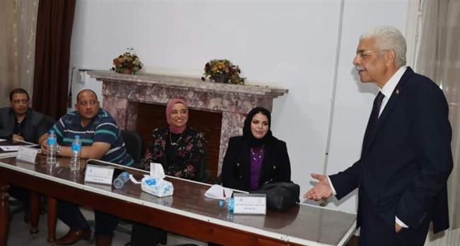 القاصد يواصل محاضراته عن كيفية مواجهة المشكلات 