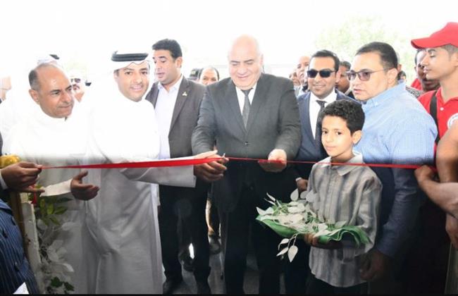 وسط فرحة الأهالي.. محافظ قنا يفتتح مركز طب أسرة عائشة المرزوق