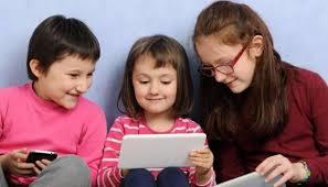دراسة تكشف: تأثير الهواتف الذكية على تطور لغة الطفل