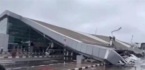 مقتل وإصابة 7 أشخاص جراء انهيار جزء من سقف صالة بمطار في الهند