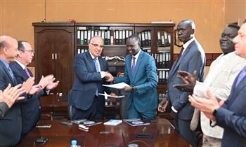   وزير الري يلتقي مستشار رئيس جمهورية جنوب السودان للشئون الامنية