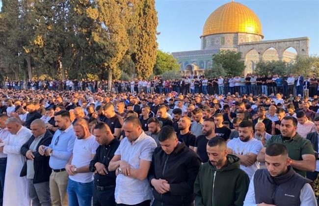 30 ألفا يؤدون صلاة الجمعة في رحاب الأقصى
