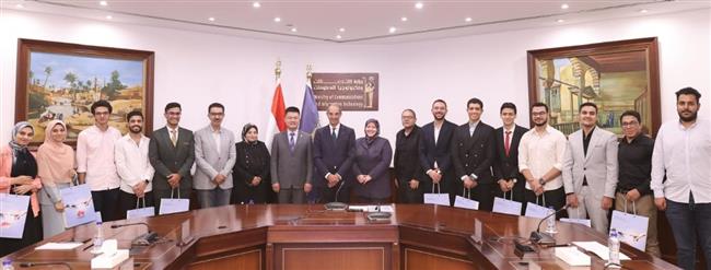 وزير الاتصالات يكرم الطلاب الفائزين في مسابقة هواوي العالمية  