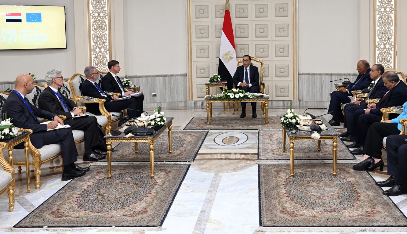 على هامش مؤتمر الاستثمار المصري الأوروبي.. رئيس الوزراء يلتقي المفوض الأوروبي للتجارة