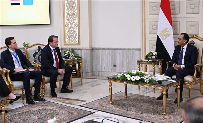 رئيس الوزراء يلتقي المفوض الأوروبي لشئون الجوار والتوسيع