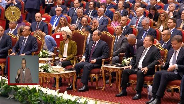 الرئيس السيسى يشاهد فيلما تسجيليا عن الفرص الاستثمارية فى مصر