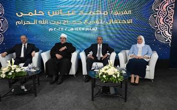 وزيرة التضامن تودع أفواج حجاج بيت الله الحرام من مطار القاهرة الدولي