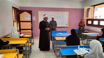 رئيس قطاع المعاهد الأزهرية يطمئن على طلاب الشهادة الثانوية بـ مستشفى 57357