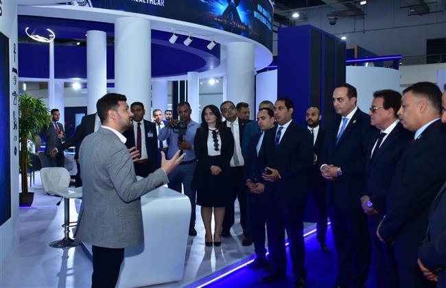 "السبكي" يستقبل وزير الصحة لزيارة جناح هيئة الرعاية الصحية المشارك بـ المعرض الطبي الإفريقي