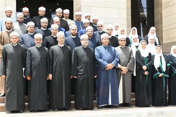 بالأسماء| الأوقاف: إيفاد 25 إمامًا و10 واعظات لمرافقة بعثة الحج