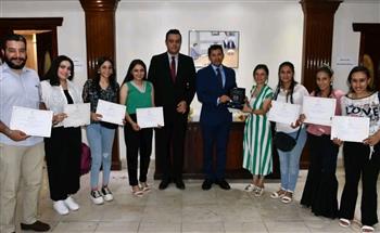   وزير الشباب يكرم فريق بانوراما البرشا الفائز بجائزة العين الذهبية في مهرجان كان السينمائي
