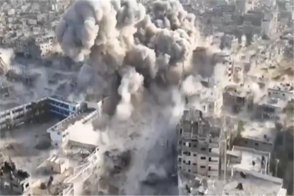 الجيش الإسرائيلي يفجر ميدان الشهداء وسط مدينة رفح