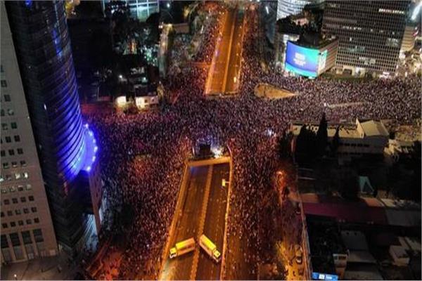 آلاف الإسرائيليين يتظاهرون لإسقاط حكومة نتنياهو 