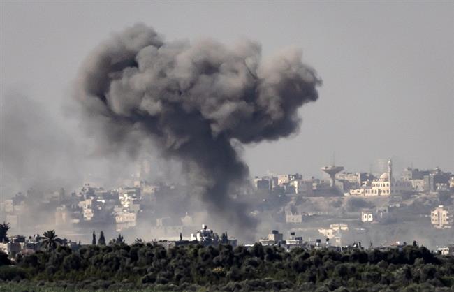 قصف مدفعي للاحتلال الإسرائيلي على مناطق جنوبي رفح الفلسطينية