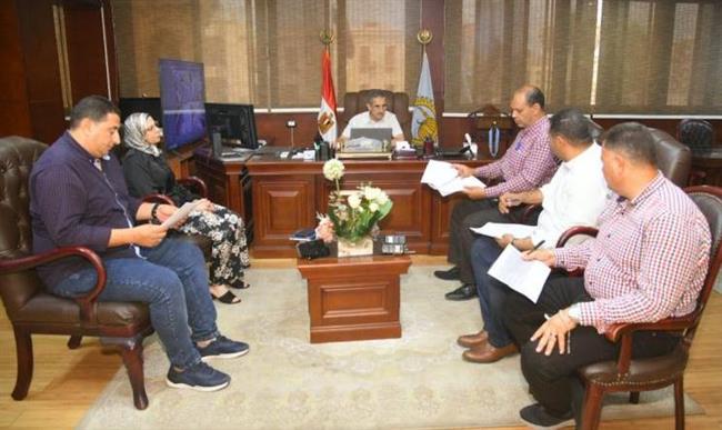 محافظ الغربية يناقش مستجدات الأعمال بمشروعات حي أول وثان مدينة طنطا