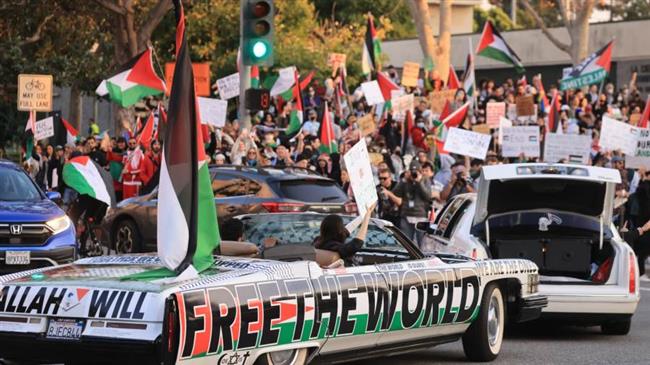 متظاهرون مؤيدون لـ فلسطين يقيمون مخيمًا أمام مجلس مدينة لوس أنجلوس