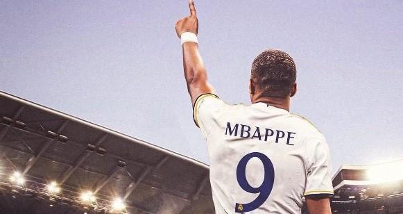 مبابي يظهر مع ريال مدريد بالقميص رقم 9