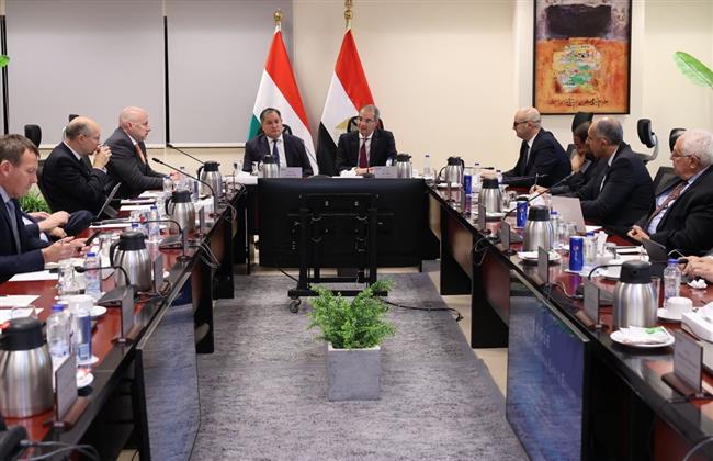 مصر والمجر تبحثان فرص التعاون في مجالات تطوير البنية التحتية للاتصالات