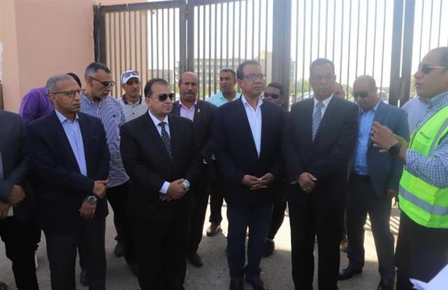 رئيس جنوب الوادي يفتتح مشروعات تطويرية بالجامعة 