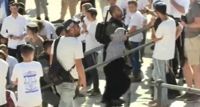 "القاهرة الإخبارية": عشرات المستوطنين يتجمهرون حول فلسطينية في باحات الأقصى