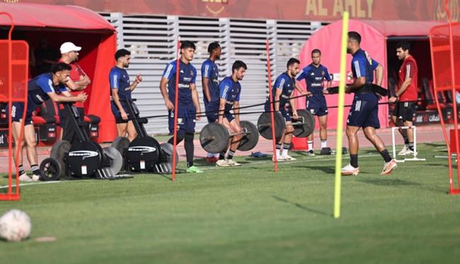 الأهلي يواصل تدريباته على ملعب التتش 