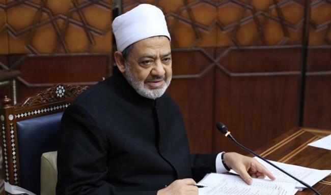 شيخ الأزهر يطمئن على امتحانات "ثانوية البعوث" ويوجِّه بتهيئة المناخ الملائم للطلاب