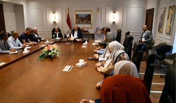 محافظ جنوب سيناء يجتمع مع مديري إدارات مجلس مدينة شرم الشيخ